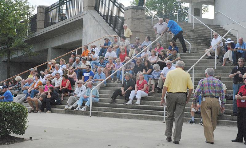 crowd118.jpg