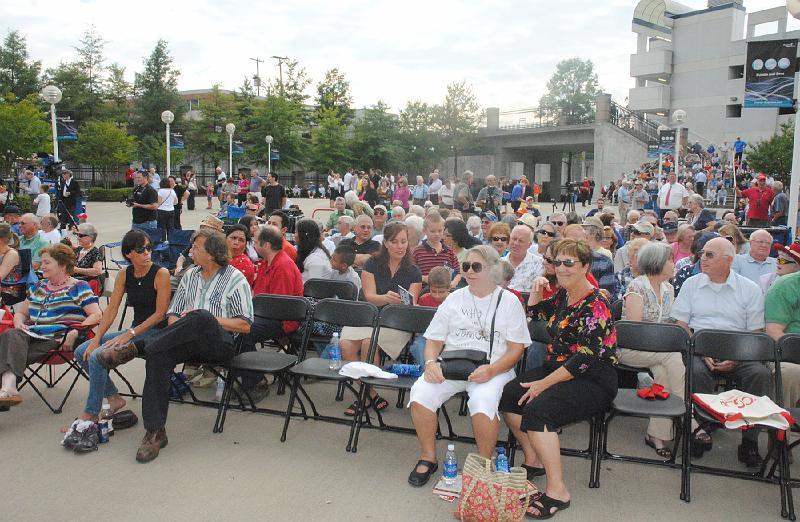 crowd129.jpg