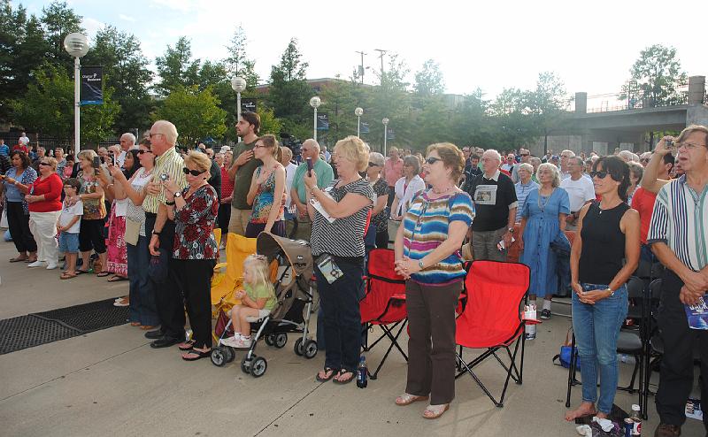crowd168.jpg