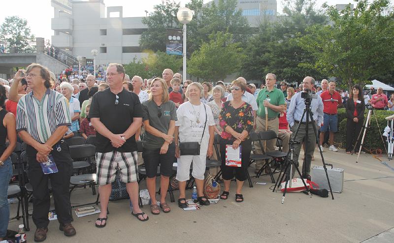 crowd169.jpg