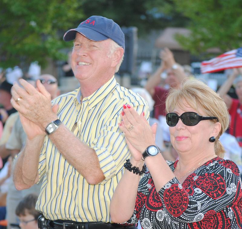 crowd393.jpg